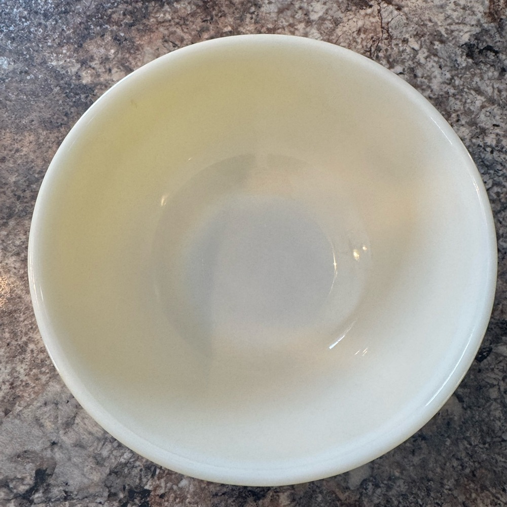 Vintage Pyrex Yellow Mixing Bowl - Picture 3 of 11